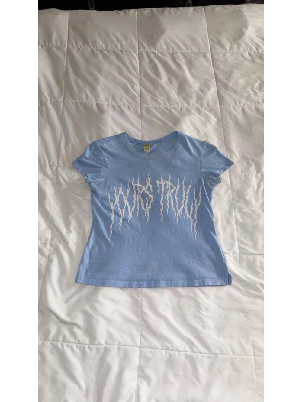 Yours Truly Vtg Metálic Style Tshirt